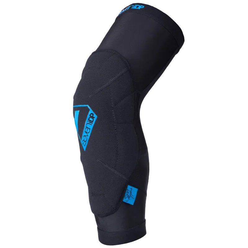7IDP Sam Hill Knee Pads in Black